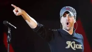 Enrique Iglesias lanzará un nuevo álbum de grandes éxitos