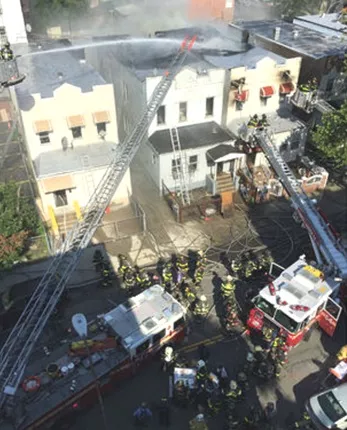 Familias dominicanas resultan afectadas por gran fuego en El Bronx