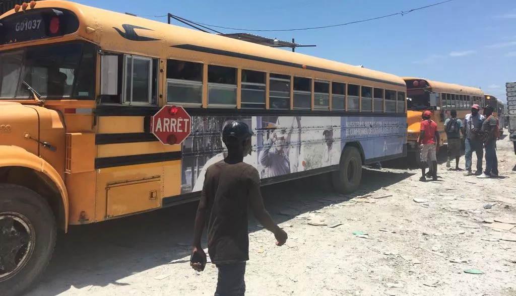 Migración entrega a las autoridades haitianas 323 extranjeros para su retorno voluntario