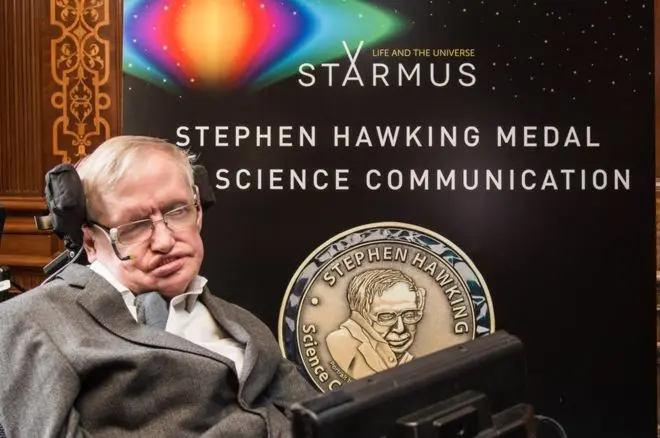 Stephen Hawking pide envíen astronautas a la luna «por el bien de la humanidad»