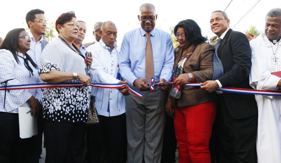 Alcalde Santo Domingo Este inaugura obras en Los Frailes II