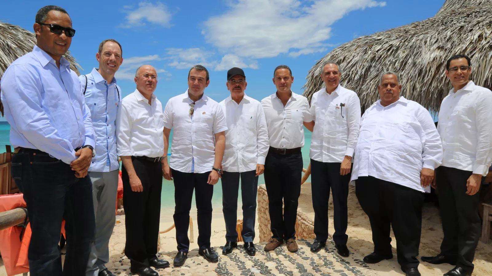 Presidente Medina se reúne con inversionistas en Bahía de las Águilas