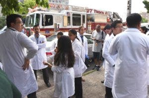 Médico ataca a tiros a varios colegas en hospital de Nueva York y luego se suicida