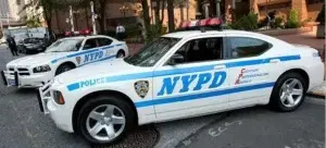 Multarán policías, profesores y empleados NYC estacionen sus vehículos mal