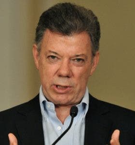 Santos pide cumplir a miembros FARC que siguen la paz y reprimir a desertores