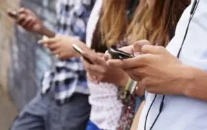 El 80 % de jóvenes en 104 países tienen acceso a internet, reveló la ONU