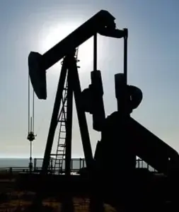 El petróleo de Texas sube un 0,78 % hasta 57,04 dólares el barril