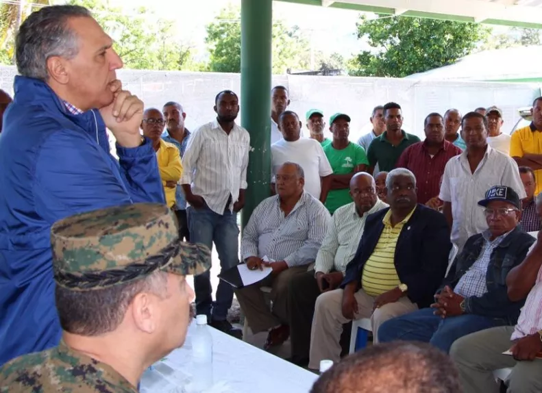 José Ramón Peralta recorre a Hondo Valle