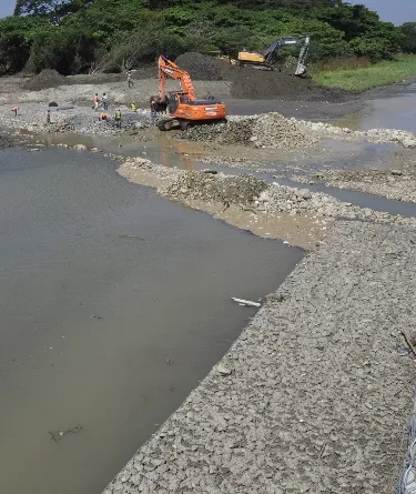 El Indrhi rehabilita el canal Cañeo