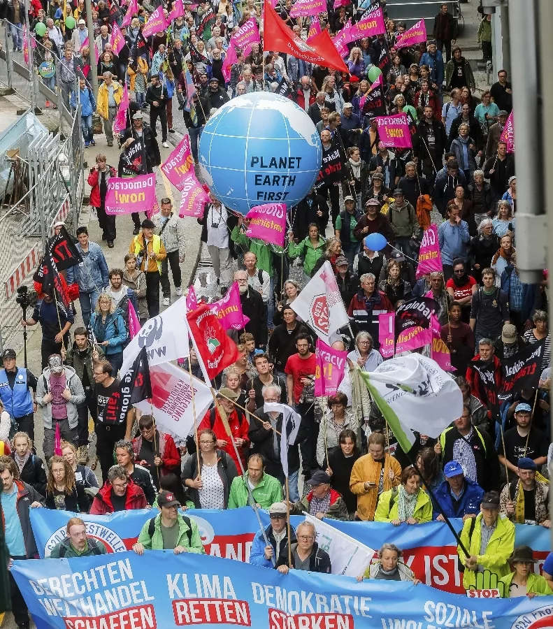 Alemanes marchan contra cumbre G20