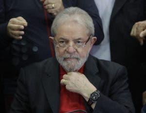 Lula es arropado por los suyos a la espera del juicio que definirá su futuro