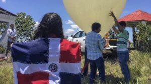 La bandera nacional es enviada a la estratosfera