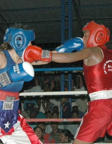 Destacadas boxeadoras participan en campeonato femenino