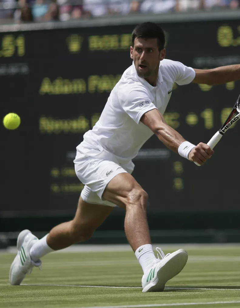 Novak Djokovic y Roger Federer pasan tercera ronda de Wimbledon