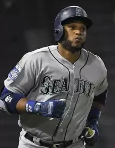 Robinson Canó sigue brillando, Puig pega dos y Sandoval fue puesto en asignación