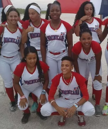 Dominicana vence a Argentina en softbol