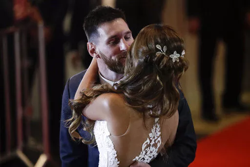 Lionel Messi se casa con Antonella Roccuzzo en su natal Argentina