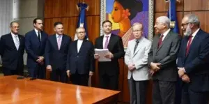 Comisión entrega informe de Punta Catalina al procurador