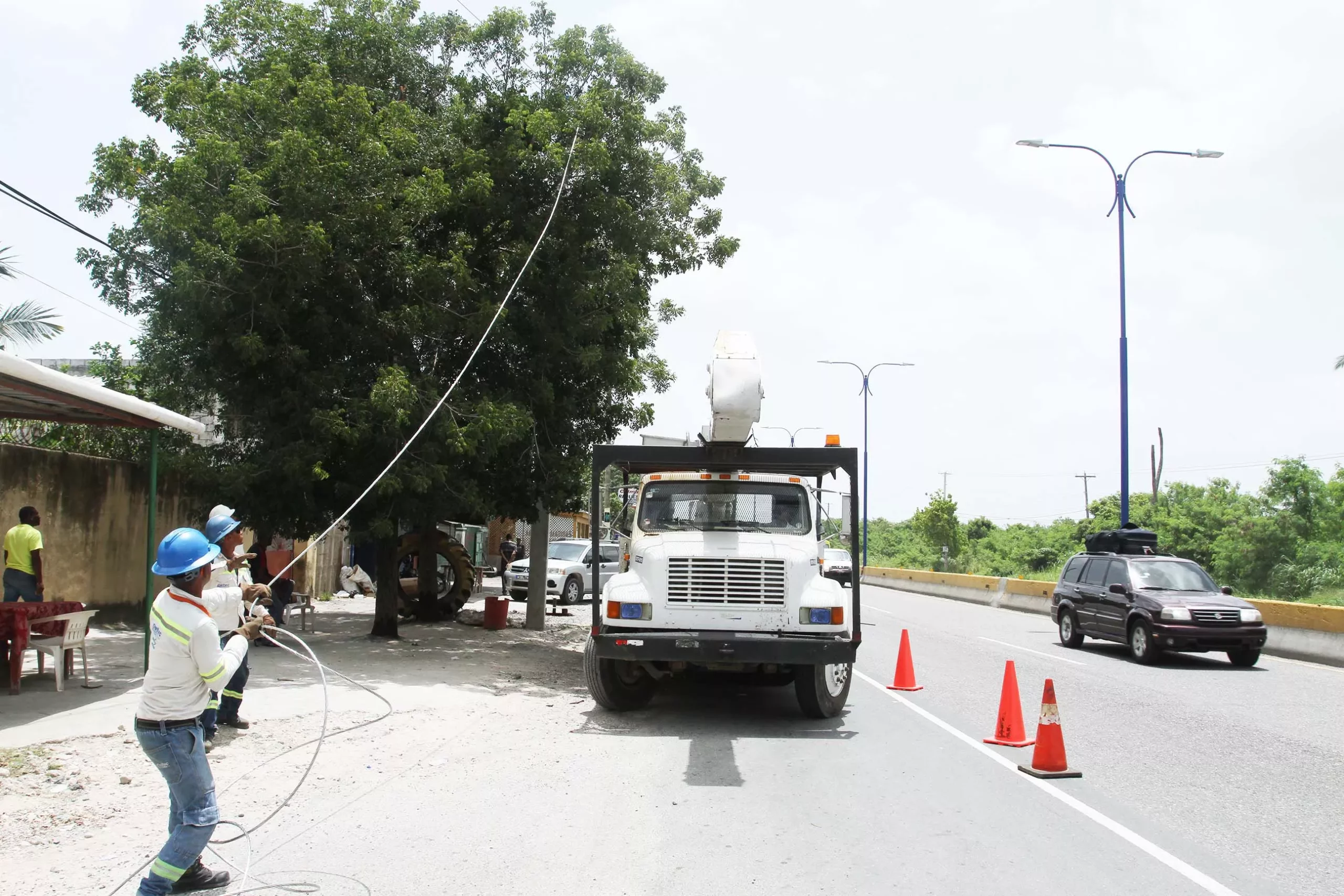 EDE Este concluye trabajos en sectores de Boca Chica