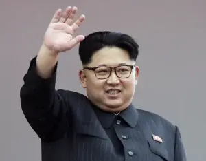 Kim Jong-un parte hacia Hanoi en un tren blindado, según agencia