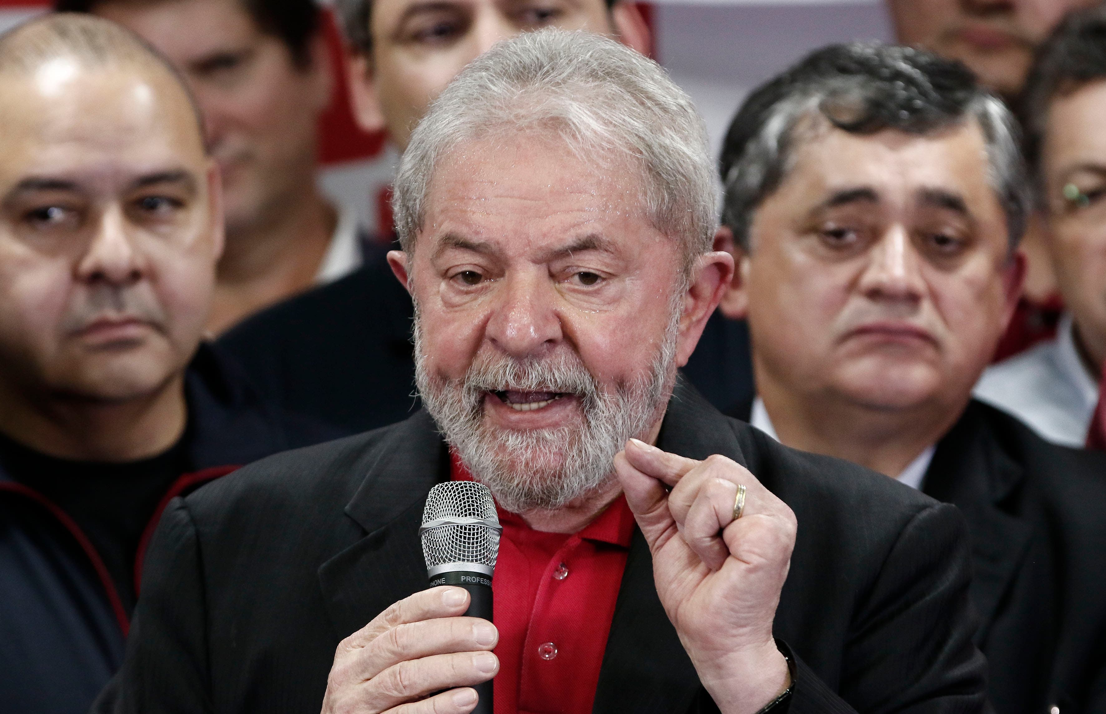 Lula dice que dinero bloqueado en fondos de pensión lo obtuvo en conferencias