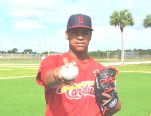 Cardenales de San Luis firman a prospecto puertoplateño Adanson Cruz