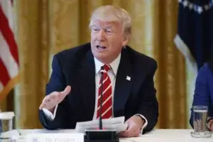 Trump dice que el Senado votará el nuevo plan de salud la próxima semana