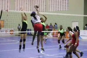 La Avenida y Villa Verde triunfan en Torneo de Voleibol Superior La Romana