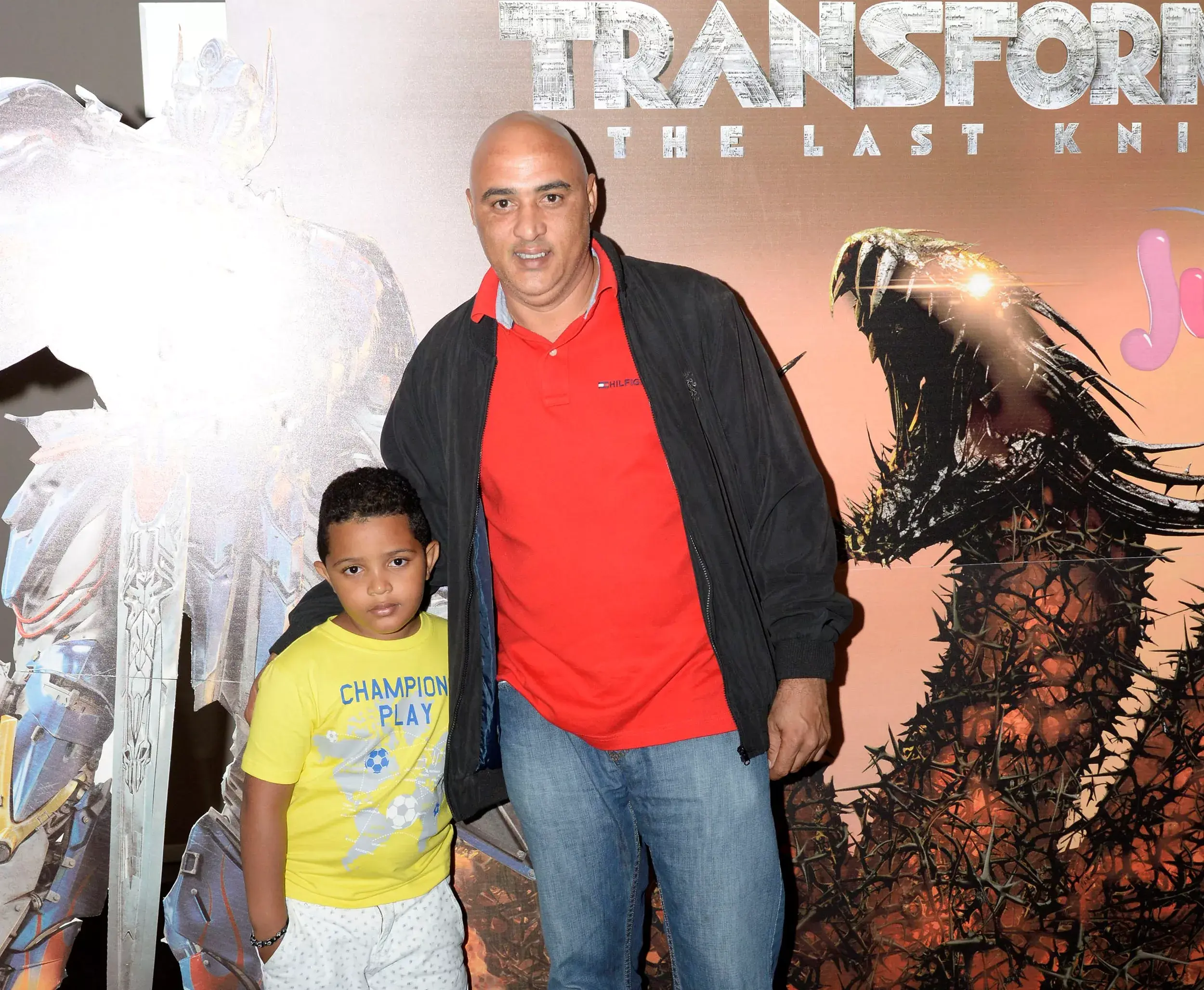 Niños y adolescentes disfrutan premier película Transformers junto a sus padres