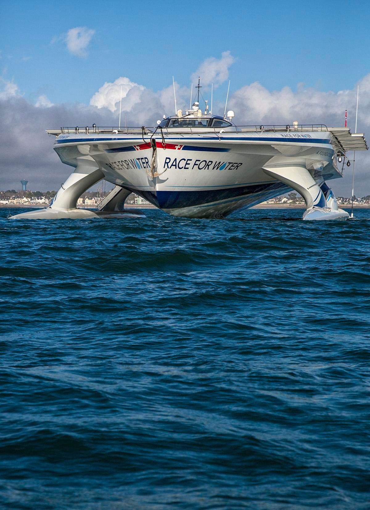 Llega al país primer barco autónomo que usa energía solar y hidrógeno para propulsarse