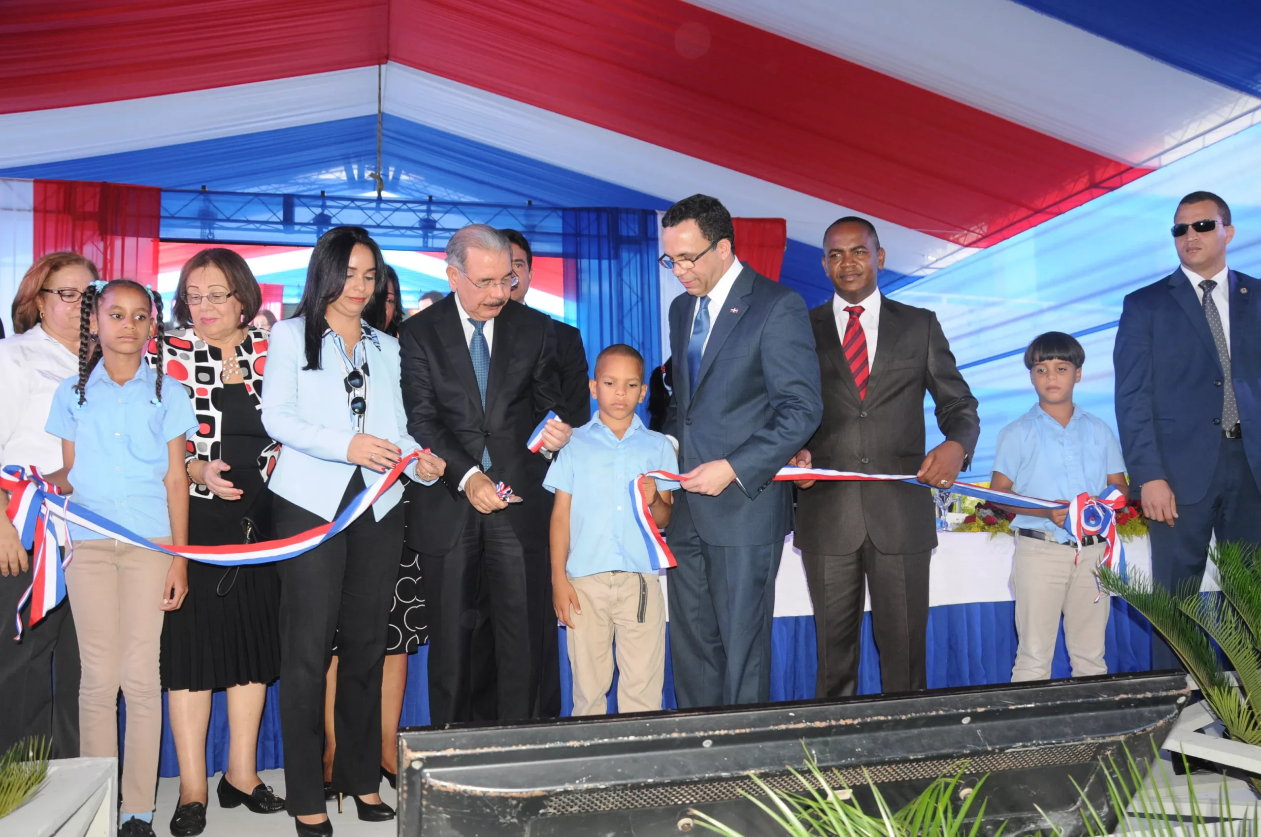 Presidente Danilo Medina entrega una escuela en Baní