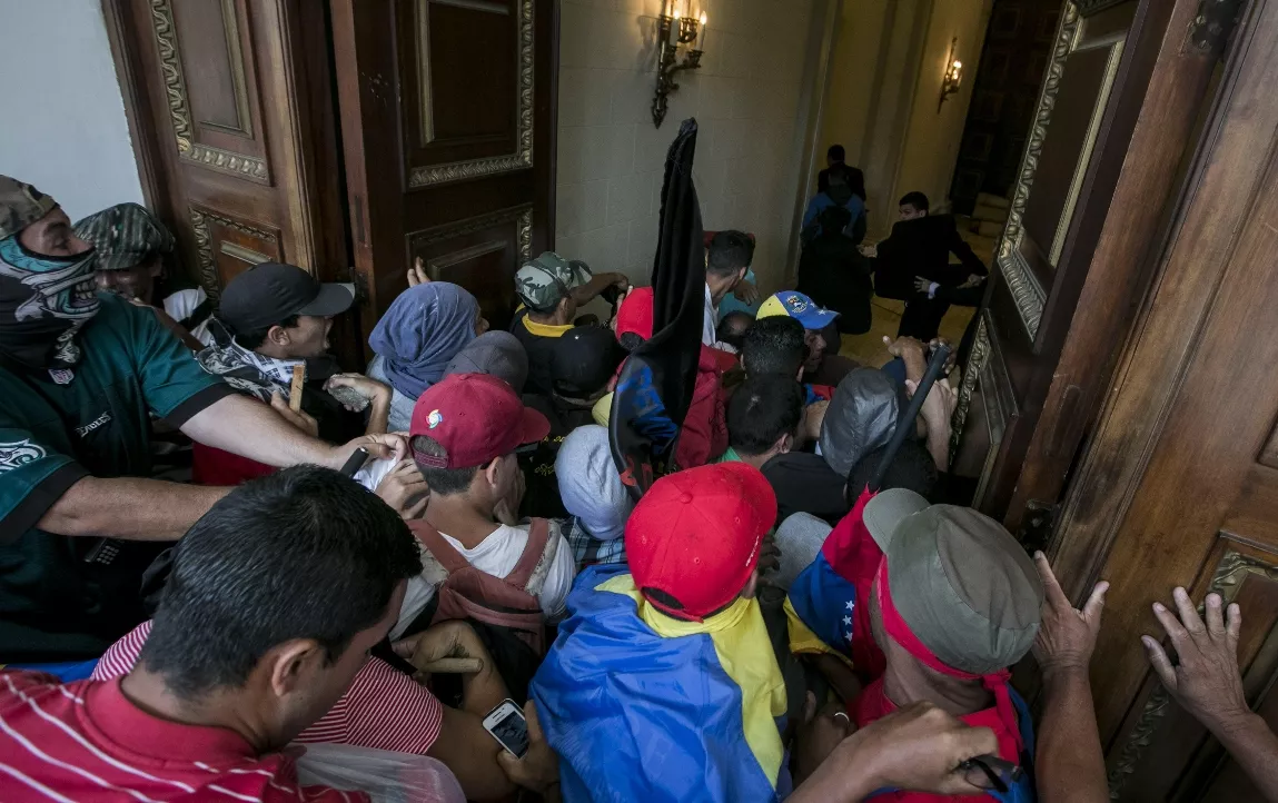 Ataque al Congreso de Venezuela deja al menos 12 heridos