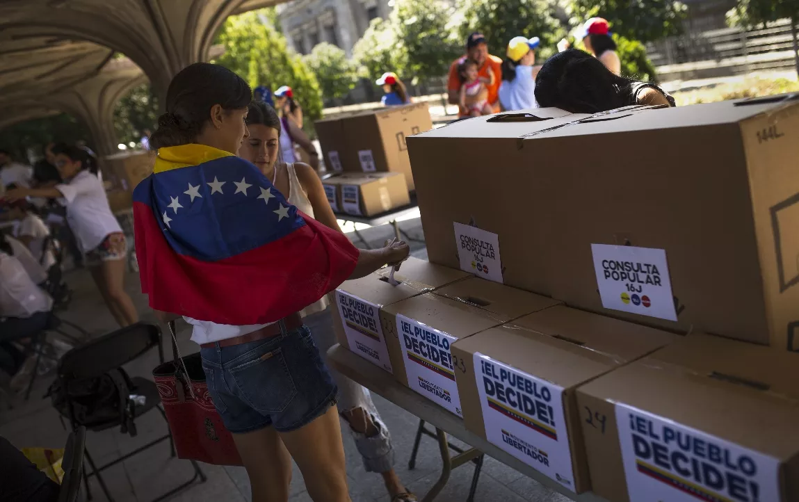 Abren urnas para plebiscito contra Nicolás Maduro en Venezuela