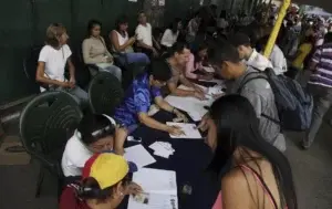 Plebiscito opositor en Venezuela seguirá mientras haya votantes