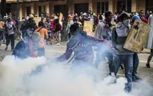 Mueren dos personas en disturbios durante huelga contra Constituyente de Maduro