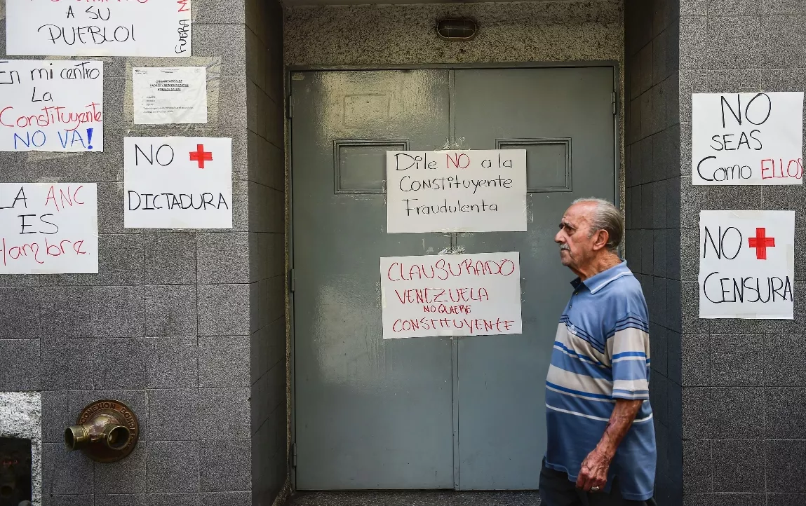 Venezolanos se abastecen para huelga de 48 horas durante jornada de protestas