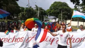 Comunidad LGBT  exige  «derechos aquí y ahora» durante marcha