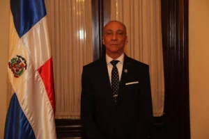 Santiago Salvador Sosa Castillo, miembro titular del TSE., 