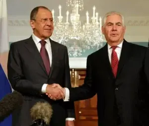 Rex Tillerson y Serguéi  Lavrov hablarán sobre tensión bilateral