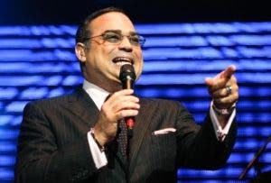 El salsero Gilberto Santa Rosa ofrece un concierto navideño en YouTube