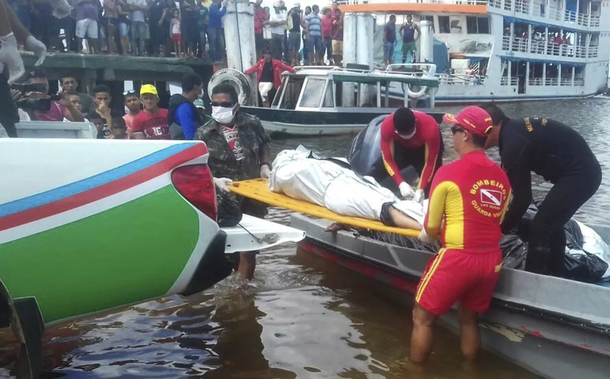 Naufragio de  embarcaciones   en Brasil deja 41 muertos