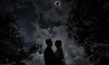 Se casaron durante el eclipse