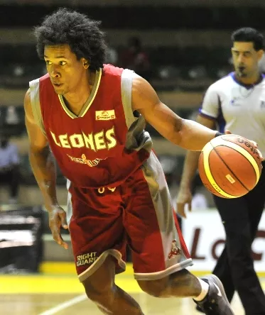 Leones y Metros se enfrentan hoy en partido crucial de Liga Nacional de Baloncesto