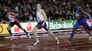 Juander Santos queda en sexto lugar en la final de los 400 metros con vallas