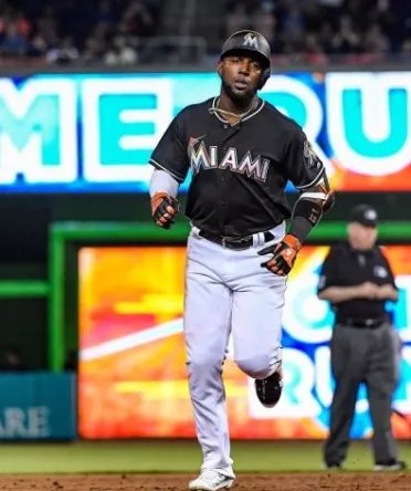 Marcell Ozuna pega  jonrón 28 y dos CE