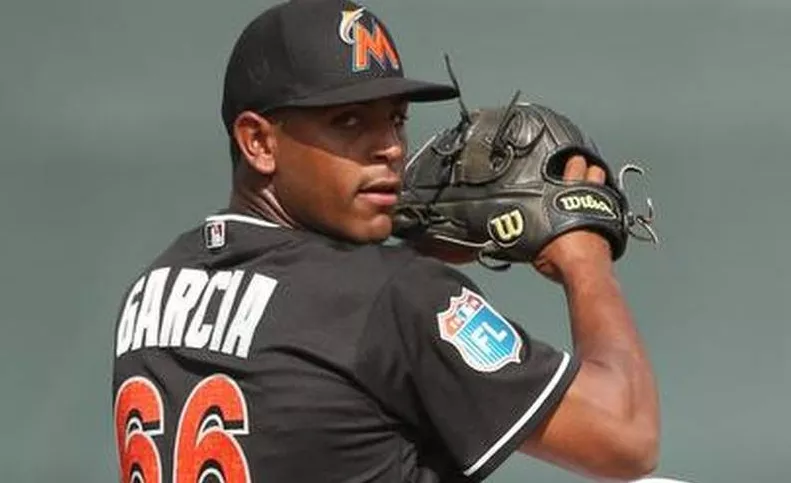 Dominicano Jarlin García abrirá con los Marlins en 2018