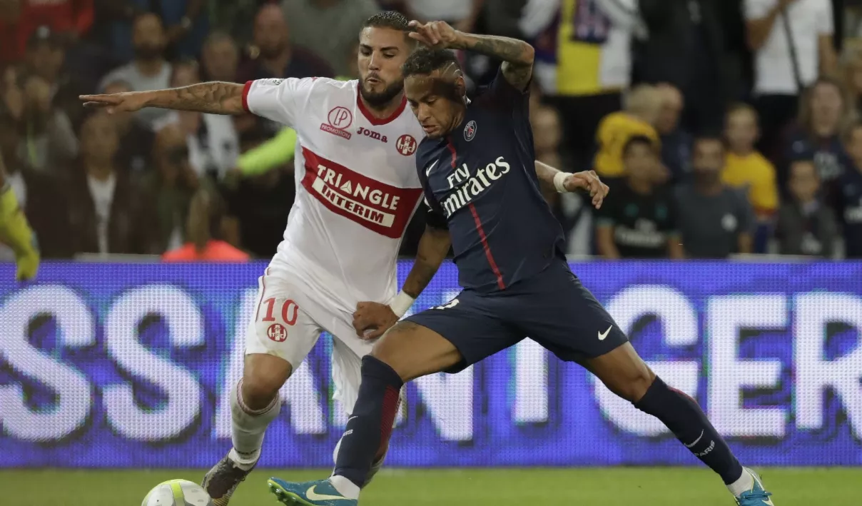 Con dos juegos Neymar se adueña pelota en PSG