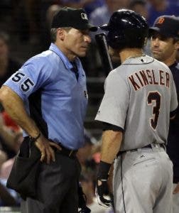 Grandes Ligas multa a Ian Kinsler por criticar un árbitro