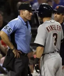 Grandes Ligas multa a Ian Kinsler por criticar un árbitro