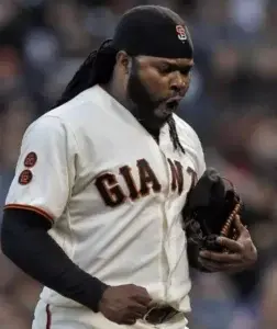 Johnny  Cueto deja salida en triple-A por molestia